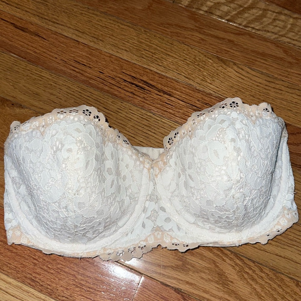 Victoria’s Secret body by Victoria lace bra 34DD